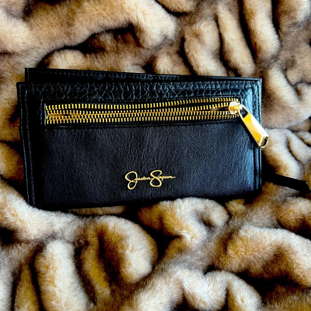 Jessica Simpson, wallet